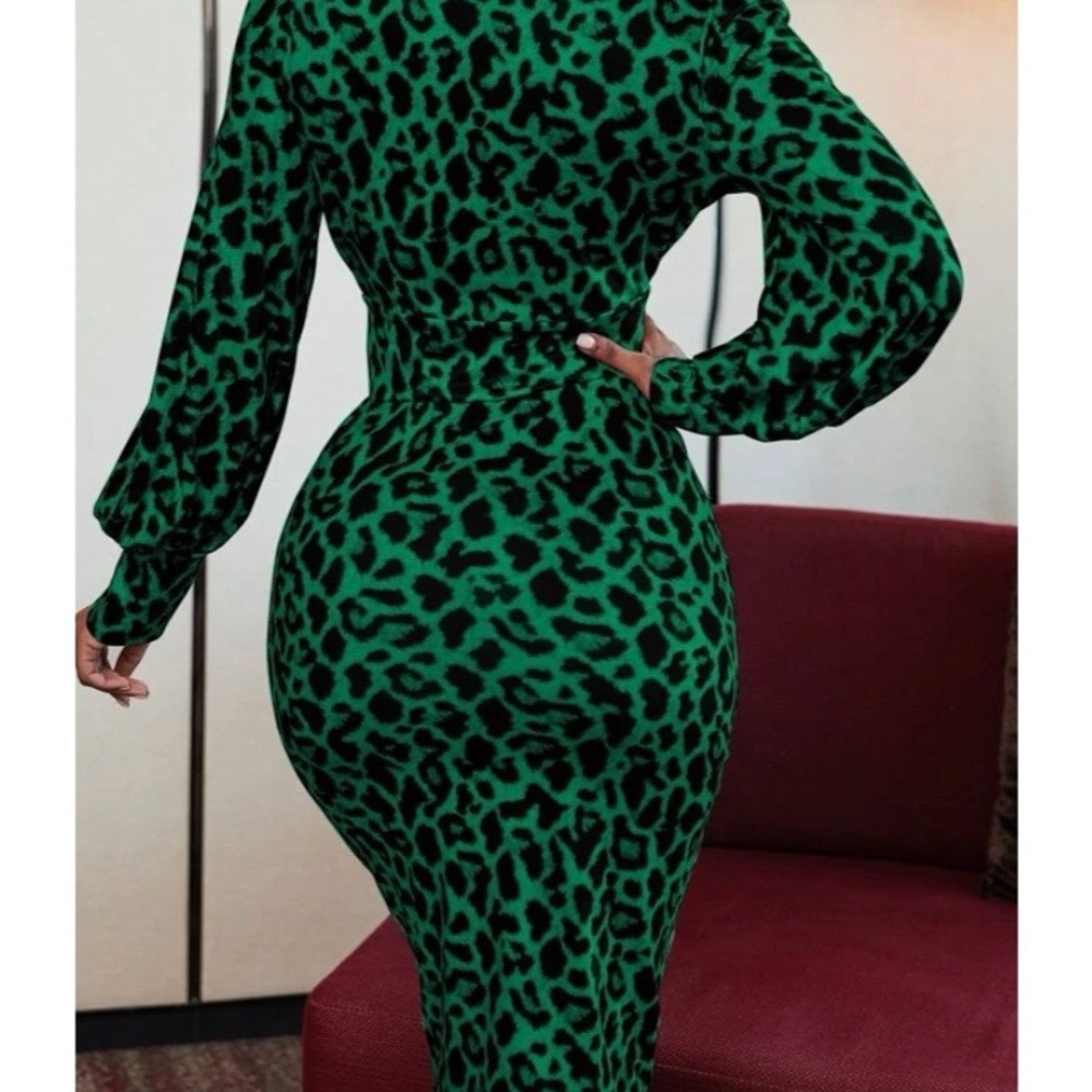 SHEIN SXY Leopard Print Deep V Neck Lantern Sleeve Bodycon Dress